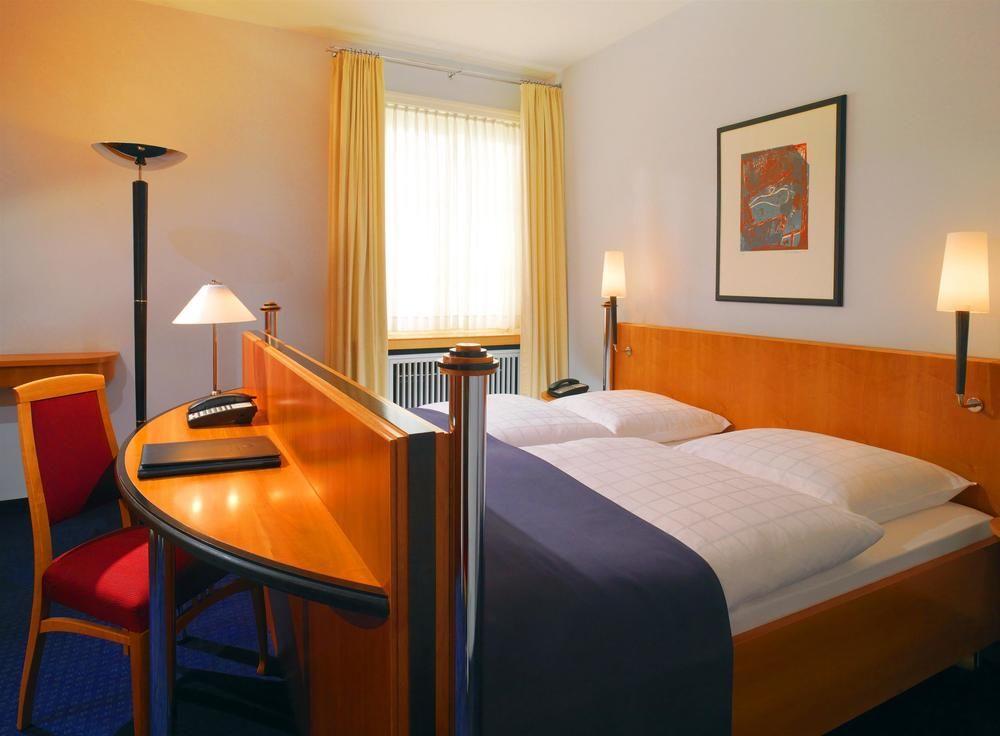 Hotel Elephant Weimar, Autograph Collection Exterior photo A typical room at a hotel
