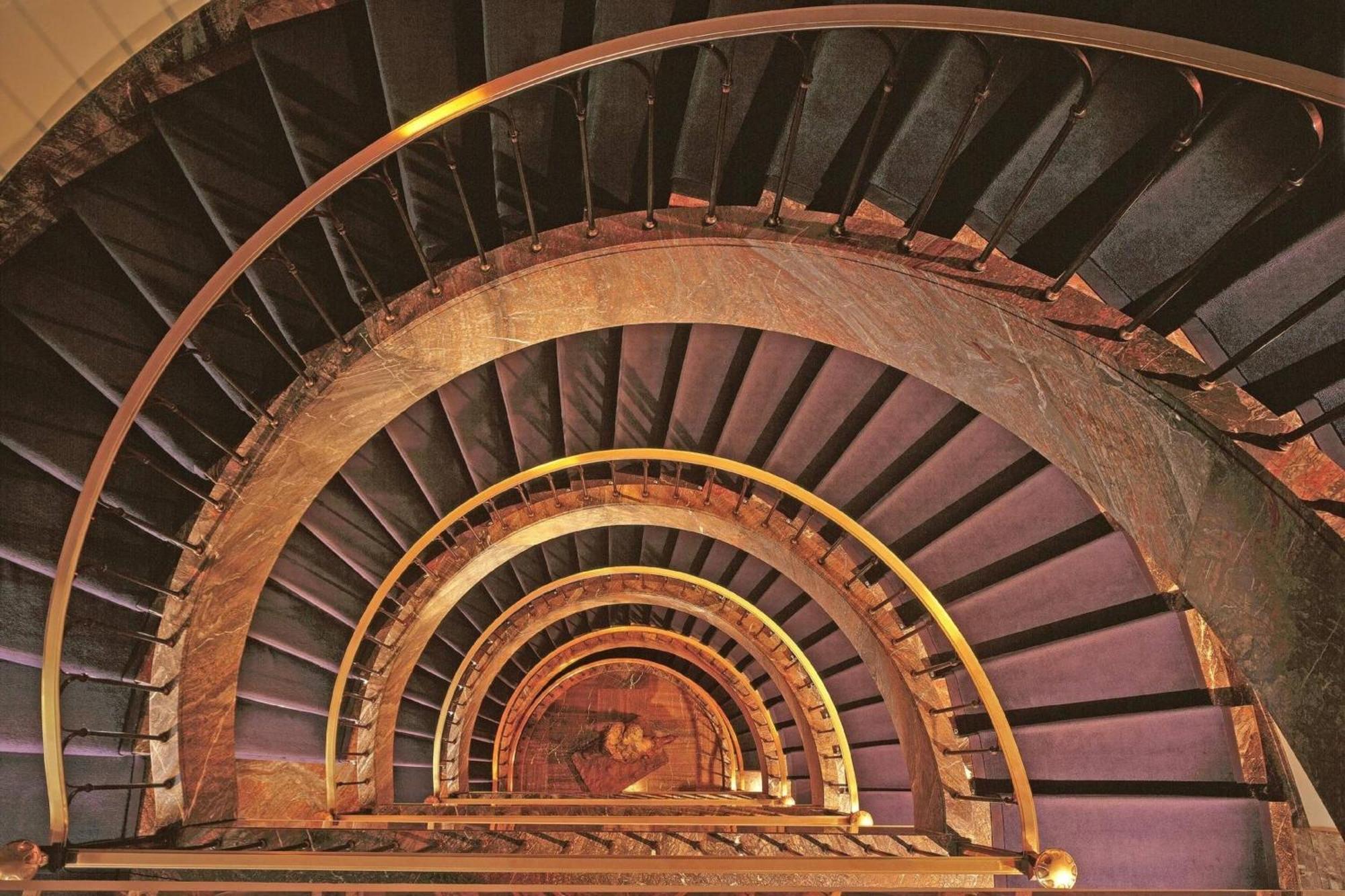 Hotel Elephant Weimar, Autograph Collection Exterior photo Spiral staircase