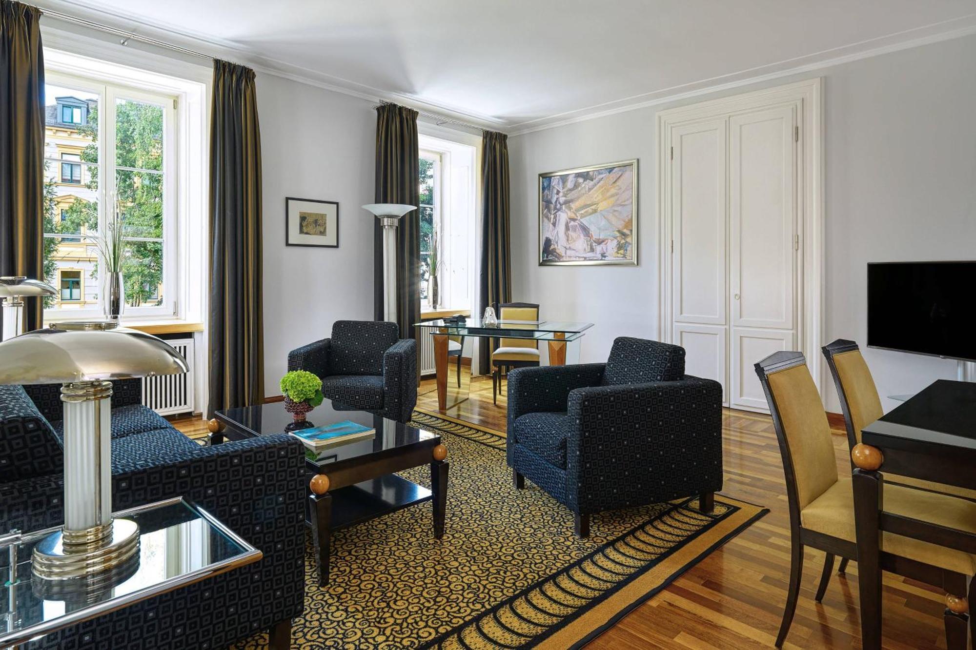 Hotel Elephant Weimar, Autograph Collection Exterior photo A suite at the Hotel de Crillon