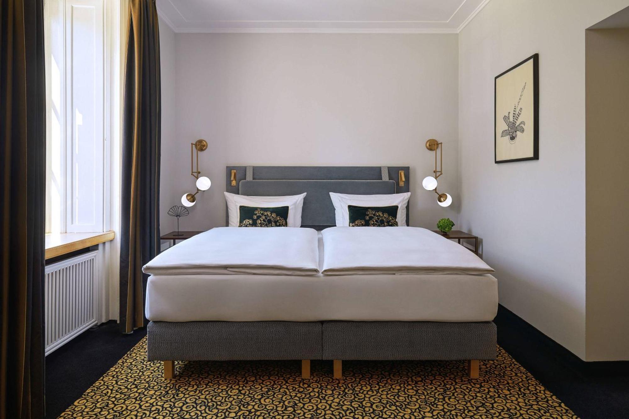 Hotel Elephant Weimar, Autograph Collection Exterior photo A room at the Hotel Axelmannstein