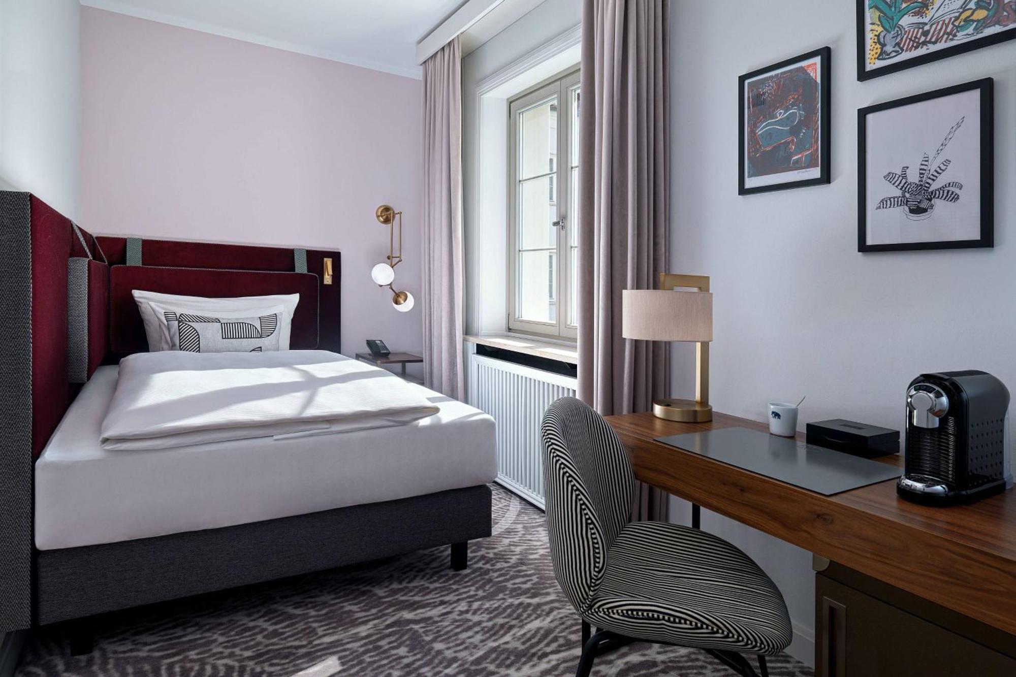 Hotel Elephant Weimar, Autograph Collection Exterior photo A room at the Hotel Axelmannstein