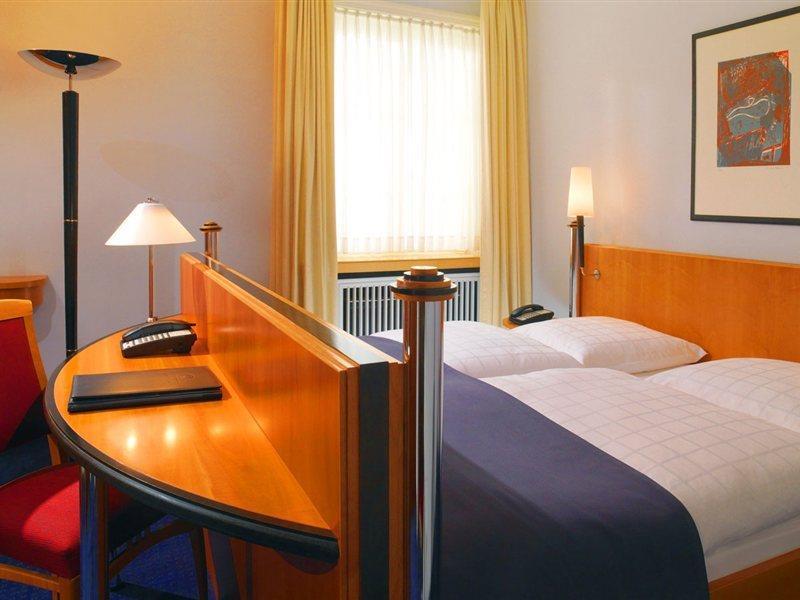 Hotel Elephant Weimar, Autograph Collection Exterior photo A typical room at a hotel