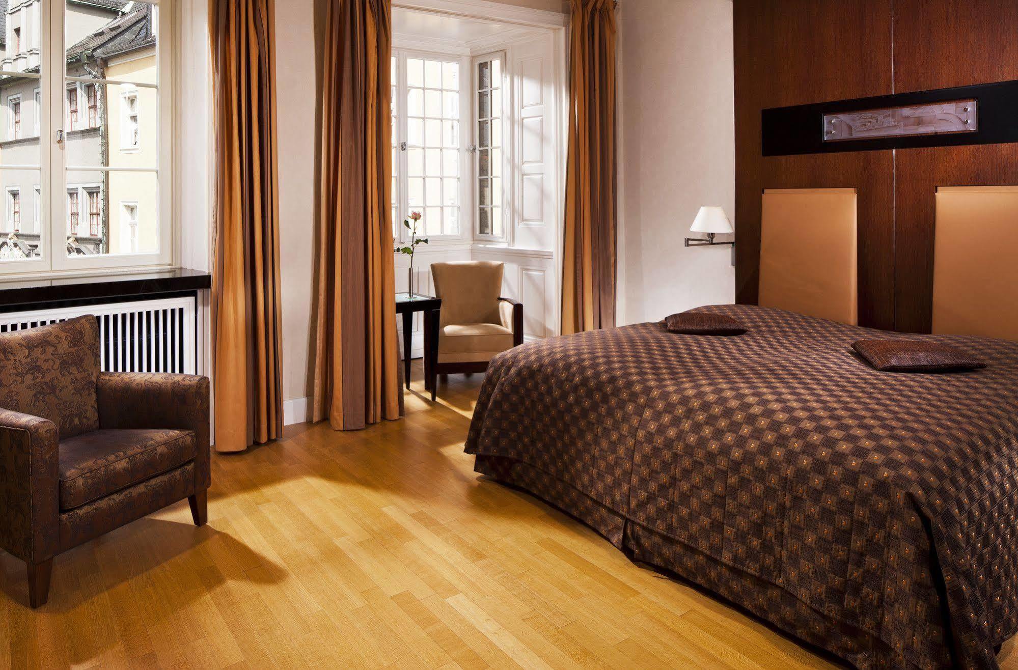 Hotel Elephant Weimar, Autograph Collection Exterior photo A room at the Hotel Axelmannstein